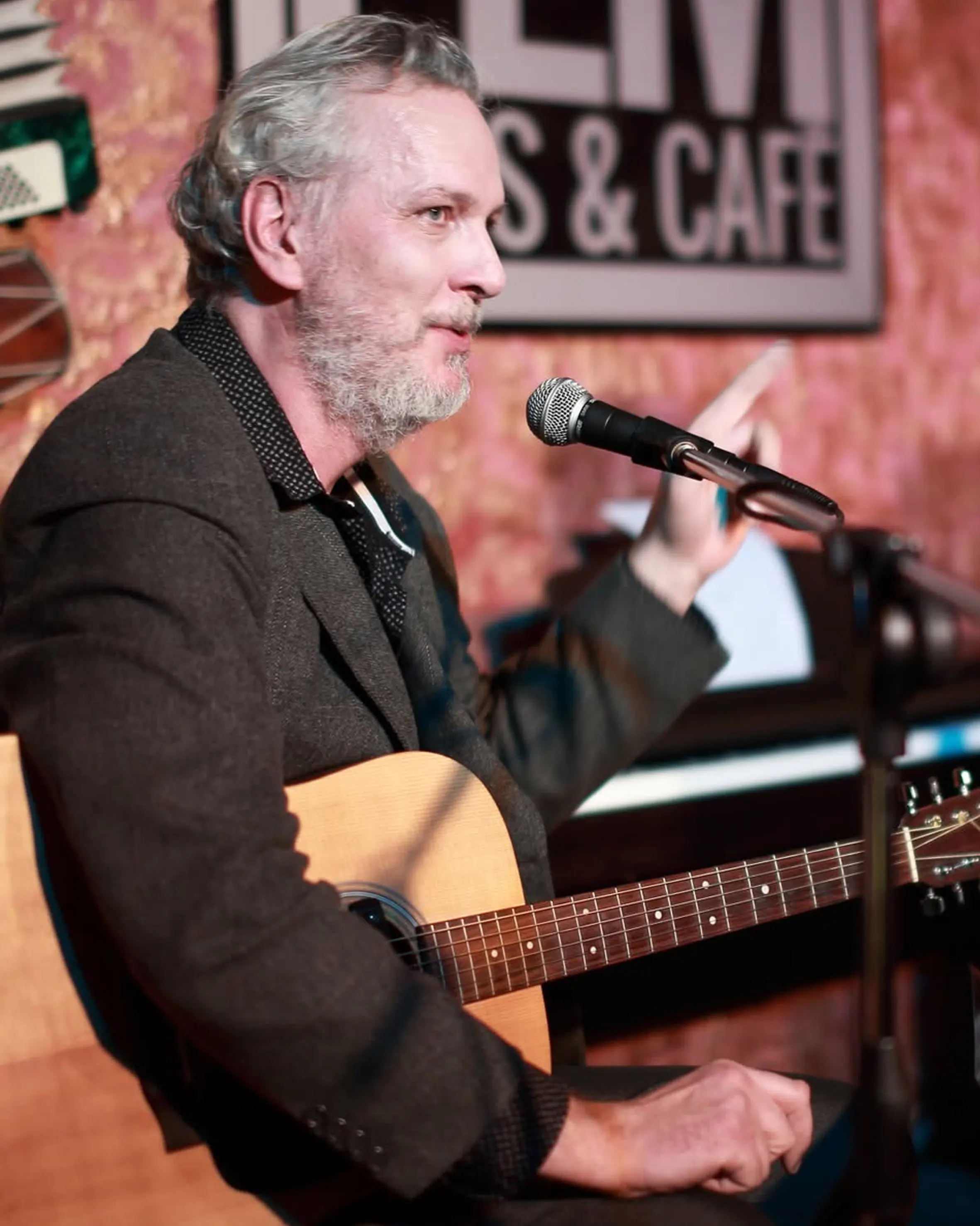 Acoustic à la Fém